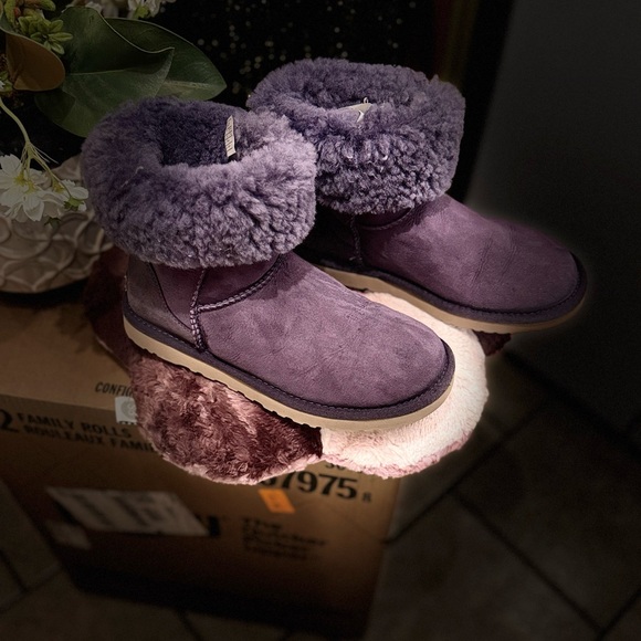 UGG Classic Short Boot ll in Woman mid Calf In Deep Purple - Picture 1 of 11